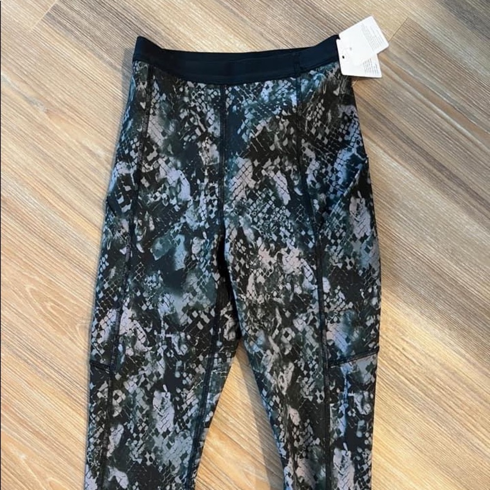 NWT Lululemon High Rise Paddle Crop Sz2